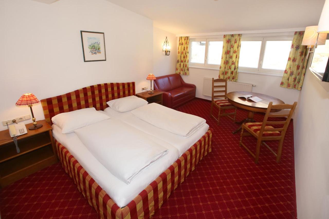 Hotel Lukashansl Hundsdorf  ภายนอก รูปภาพ