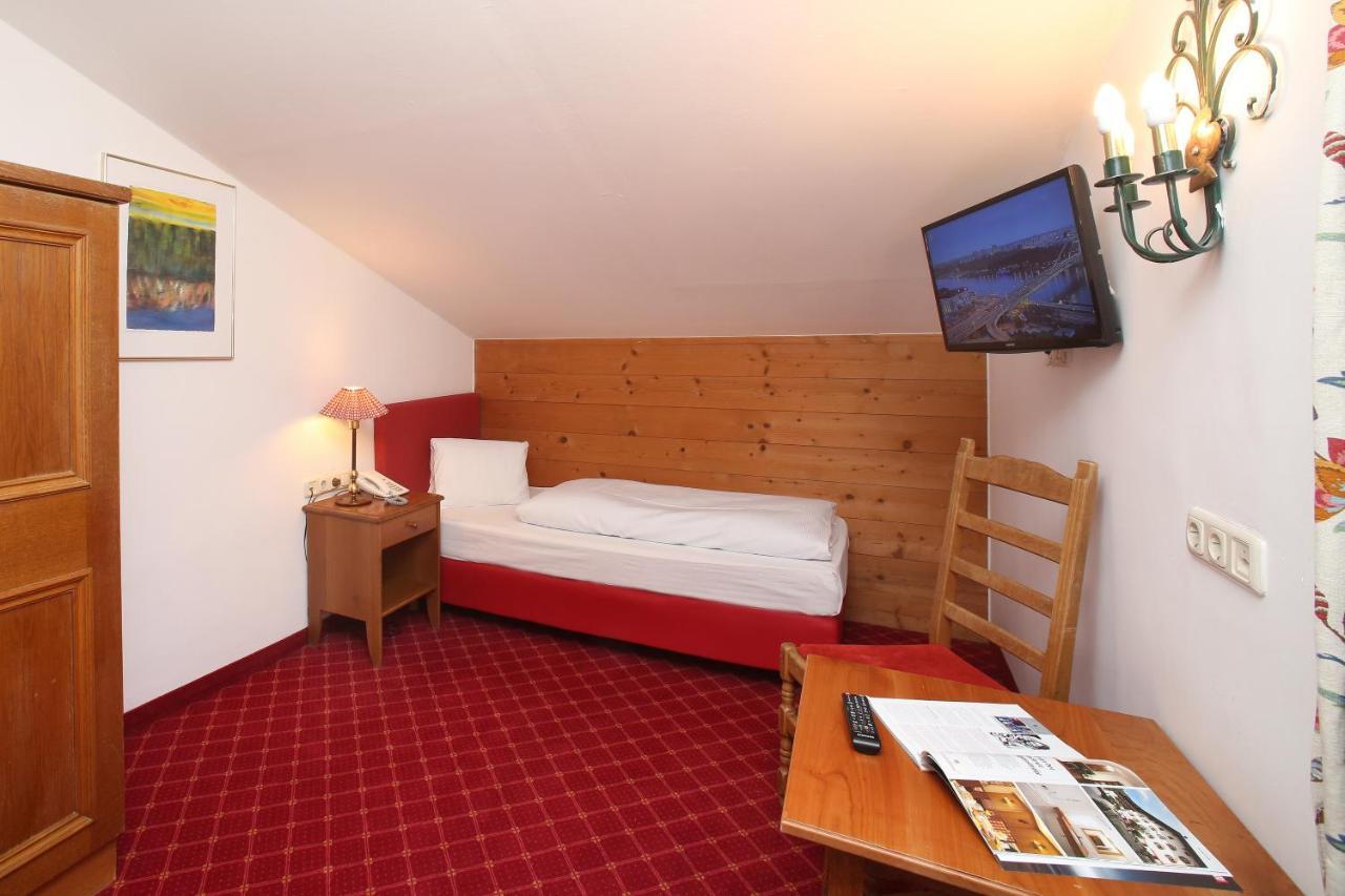 Hotel Lukashansl Hundsdorf  ภายนอก รูปภาพ